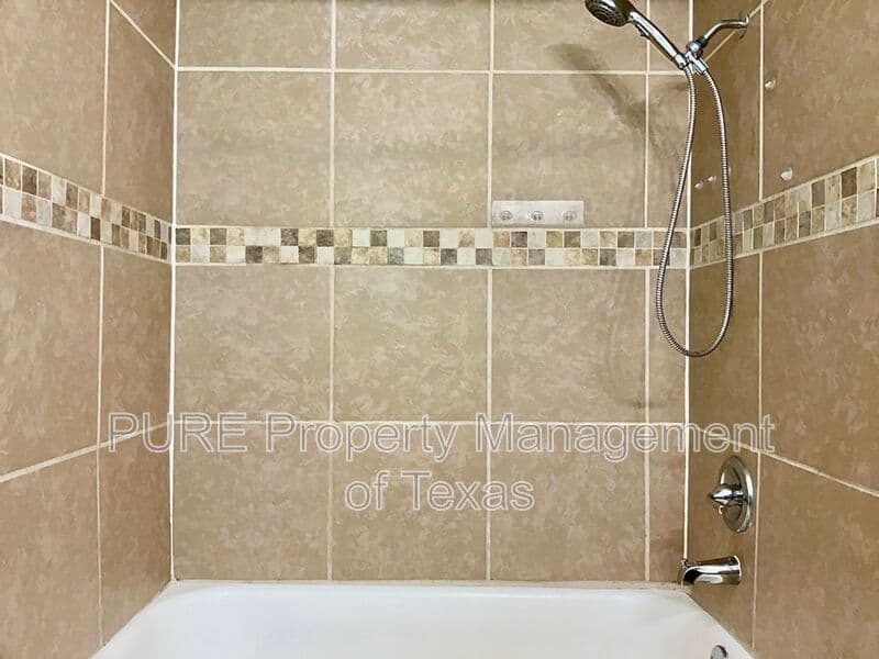 Round Rock House: 1594 Parkfield Circle