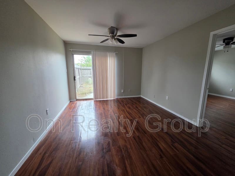 Houston House: 12722 Shannon Hills Dr,