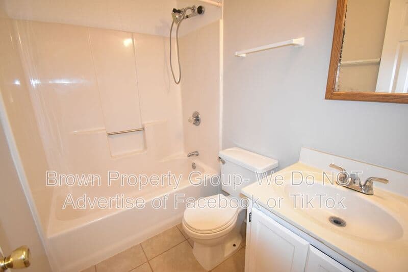 Fayetteville House: 1646 Rim Rd