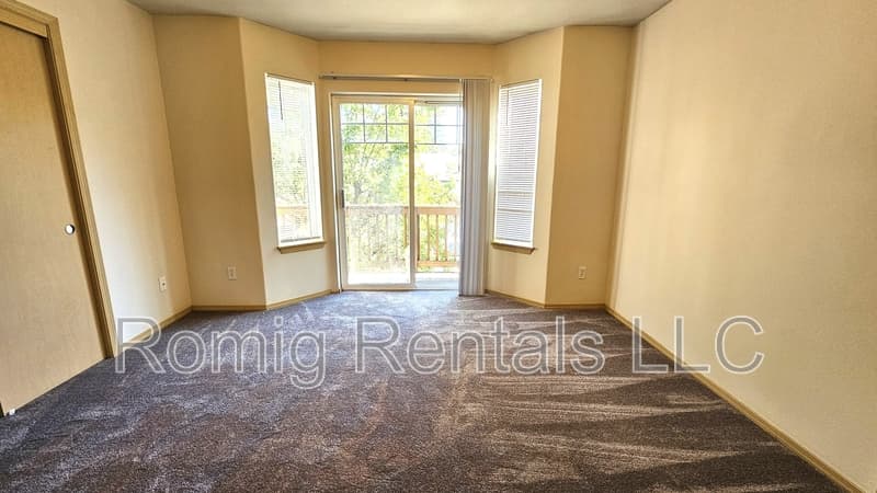 Vancouver House: 4484 Northeast Nicholson Loop