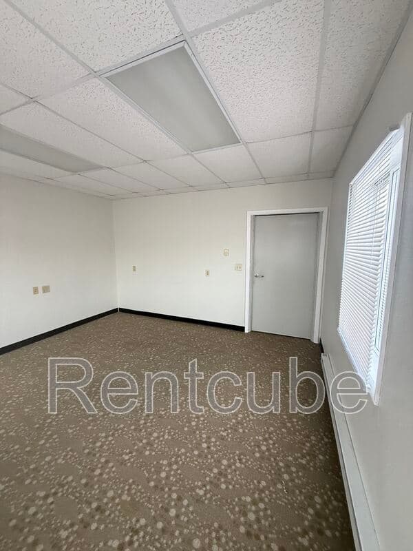Dubuque House: 1820 Radford Rd