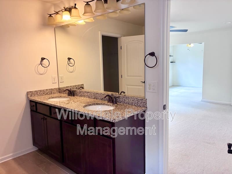 Apex House: 1209 Magnolia Row Trail