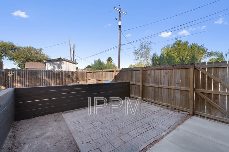 San Benito Condo: 400 Bonham