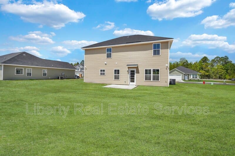 Hinesville House: 88 Fridley Ln