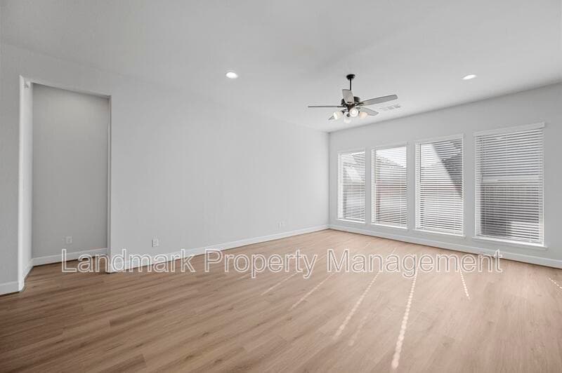 Mansfield House: 1822 Buckeye Lane