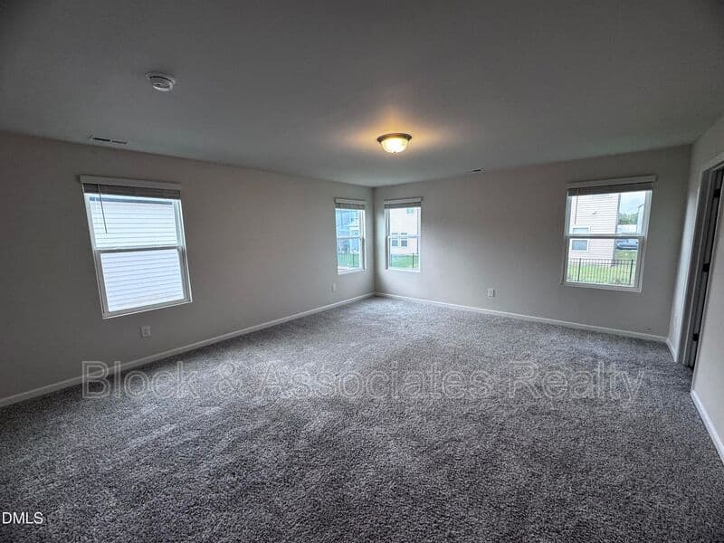Fuquay Varina House: 129 Boone Lake Way