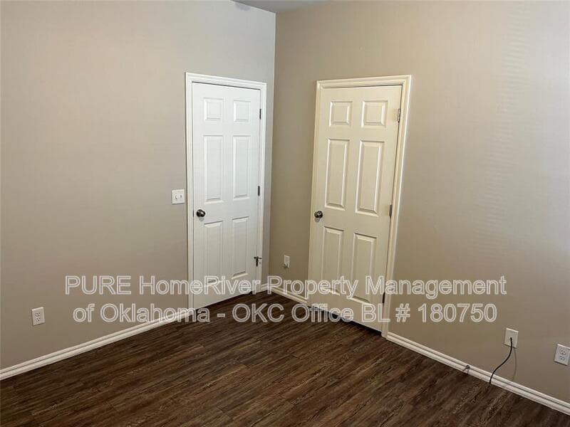 Edmond Condo: 206 Ashley Dr