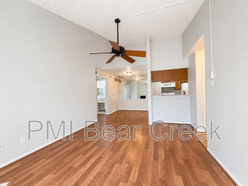 Houston Condo: 2120 El Paseo St