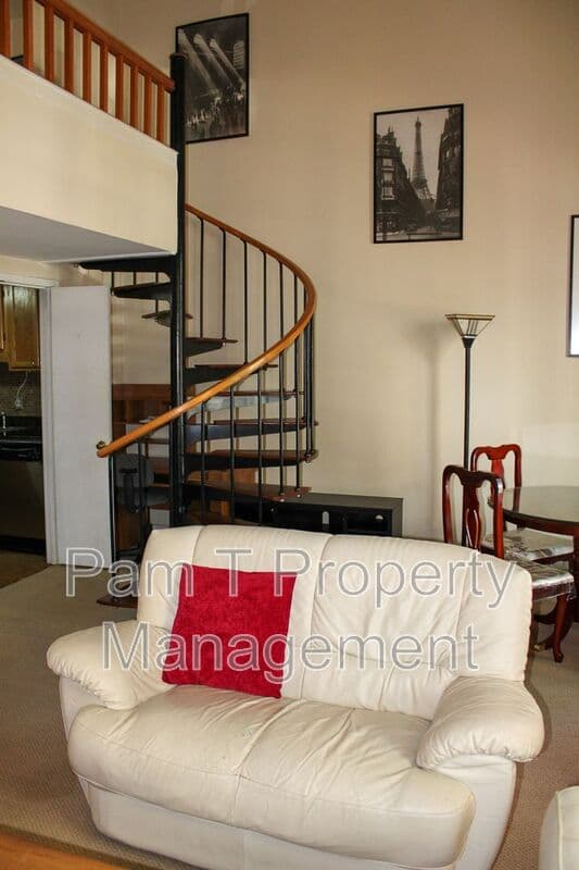 Savannah Condo: 321 Abercorn St.