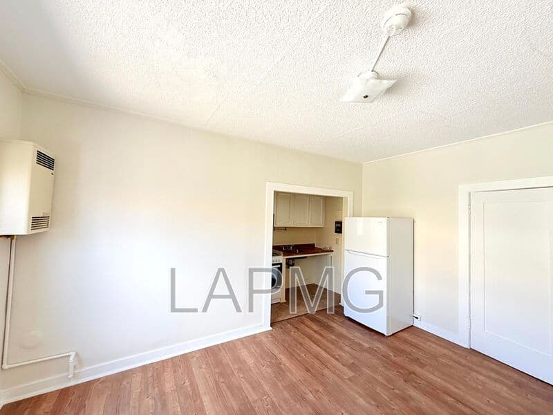 Los Angeles House: 1614 N. Kenmore Avenue