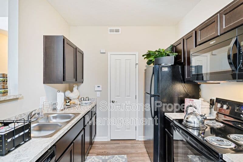 Columbus Condo: 1581-208 Gilmore Park Ave