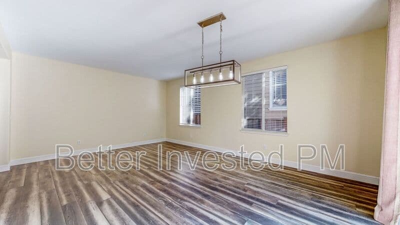Santa Rosa House: 1363 Gordon Ln
