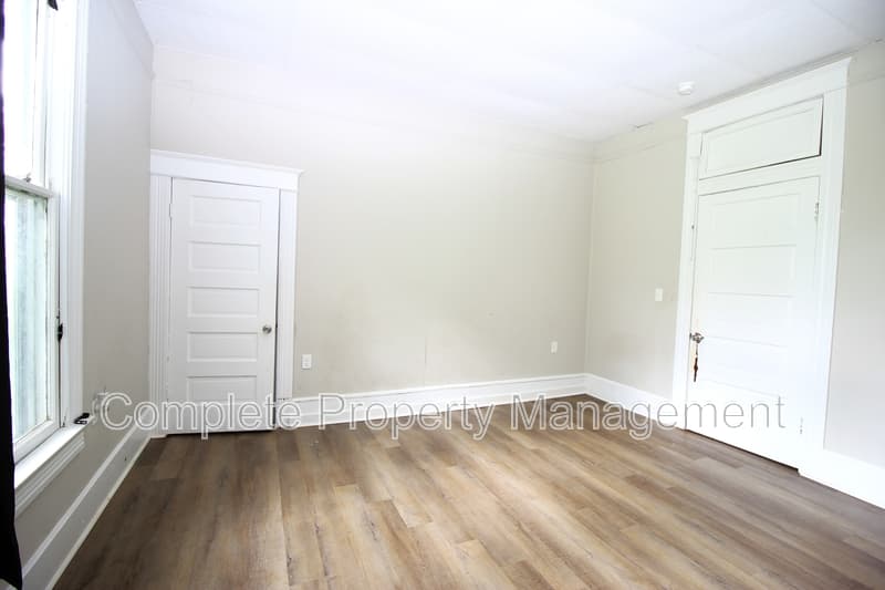 Birmingham House: 524 Fulton Avenue Southwest