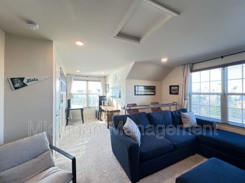 Plymouth Condo: 263 N Sydney Ct