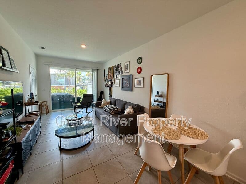 Jacksonville House: 4922 Earthshine Road