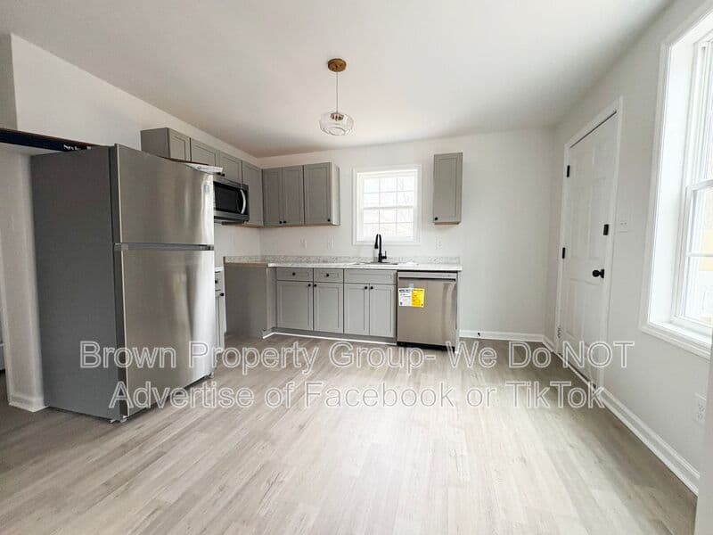 Fayetteville House: 213 Andy St