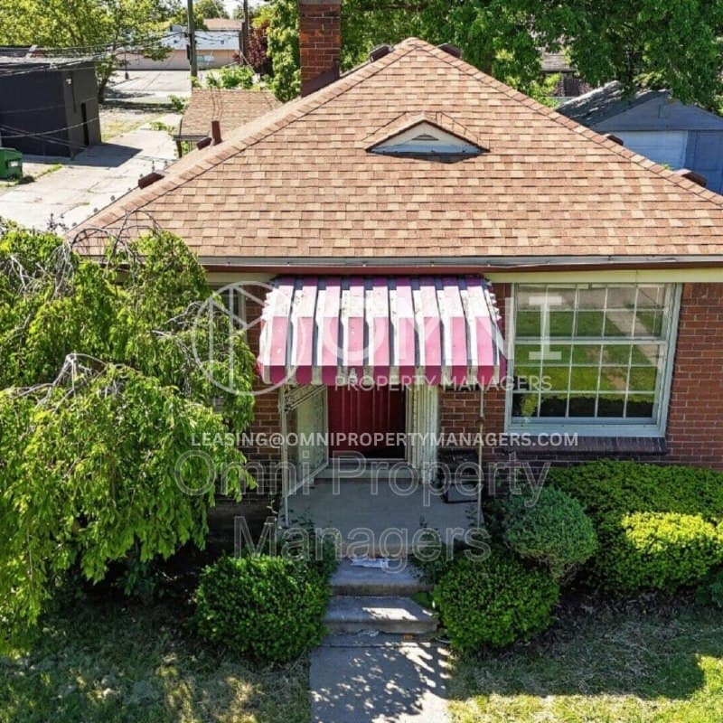 Detroit House: 11529 Roxbury St