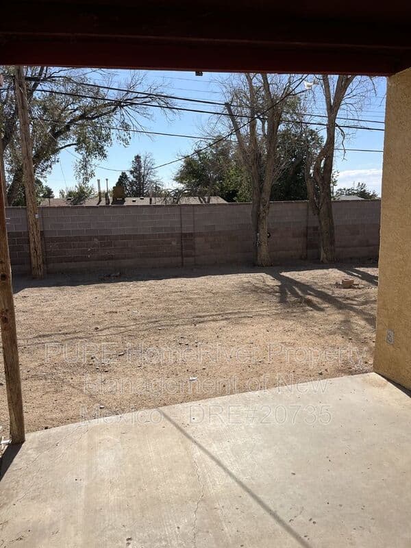 Albuquerque House: 10508 Love Ave NE