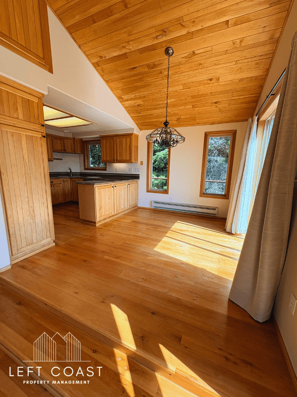 Waldport House: 7205 Southwest Burl Drive