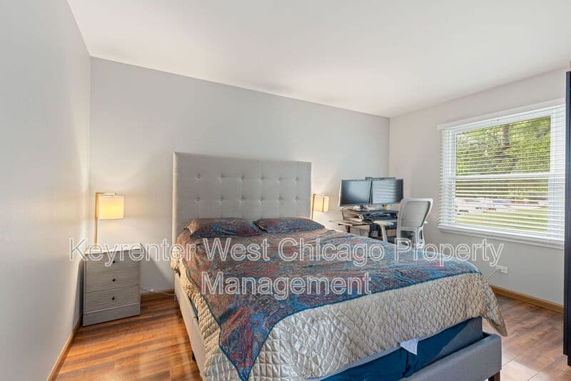Rolling Meadows House: 2930 Northampton Dr