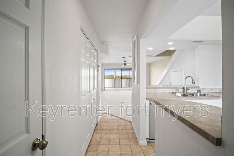 Fort Myers Beach House: 894 Buttonwood Dr
