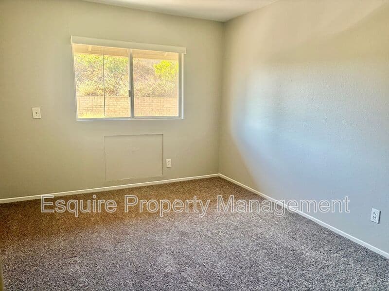 THOUSAND OAKS Condo: 951 WARWICK AVENUE