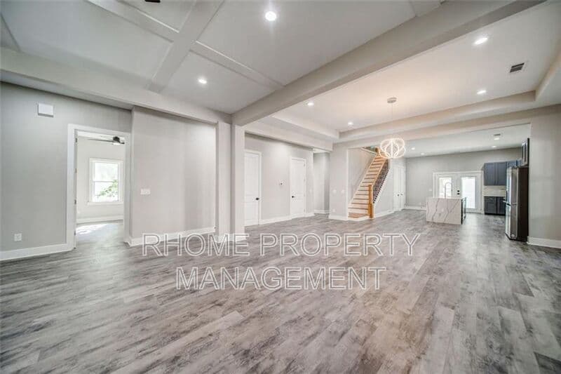 Atlanta House: 1058 White Oak Avenue