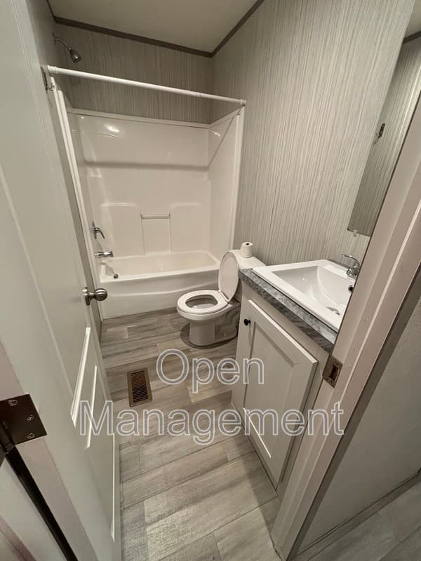 Tallahassee House: 450 Bayhead Dr