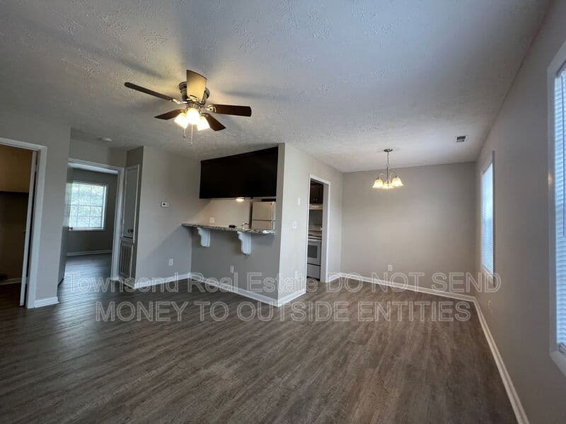 Fayetteville House: 1429B Ireland Dr