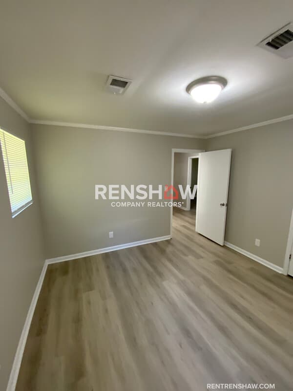 Trenton House: 1221 S Lexington St