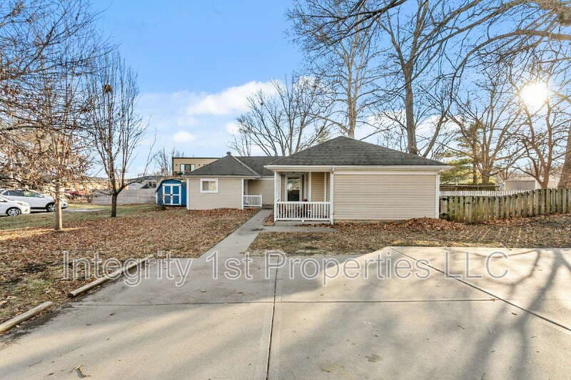 Shawnee House: 11221 West 59th Terrace
