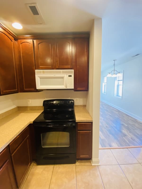 Baltimore Condo: 1600 Light Street - B