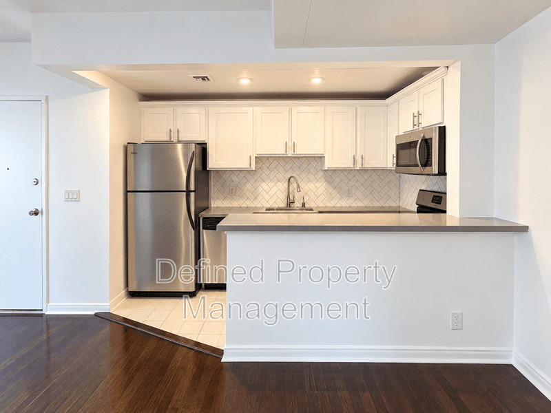 Los Angeles (Miracle Mile) Condo: 649 S. Burnside Ave.