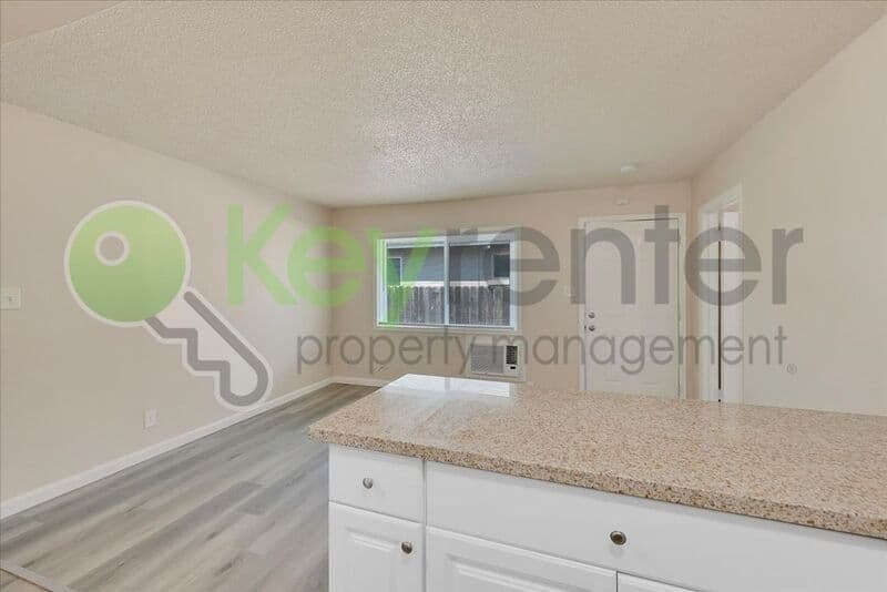 Sacramento House: 1071 Santiago Ave