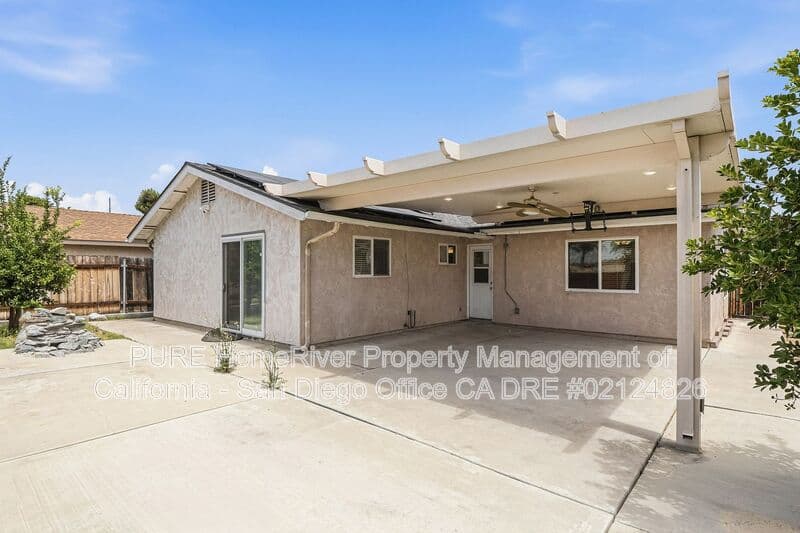 Spring Valley House: 640 Felicita Ave