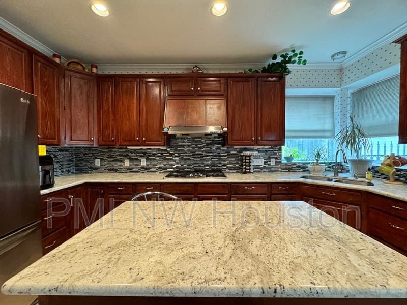Houston House: 9303 Bent Spur Ln