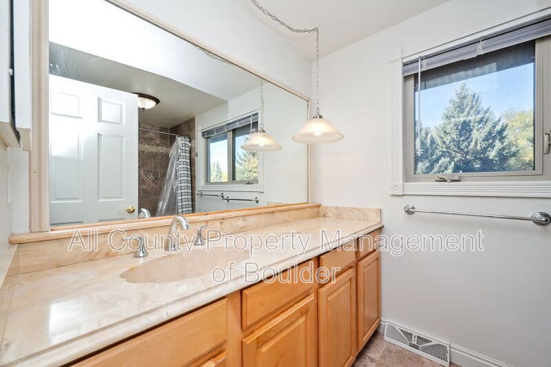 Boulder House: 4453 Pali Way