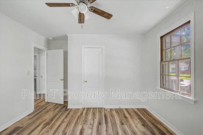 Savannah House: 1936 New Mexico St