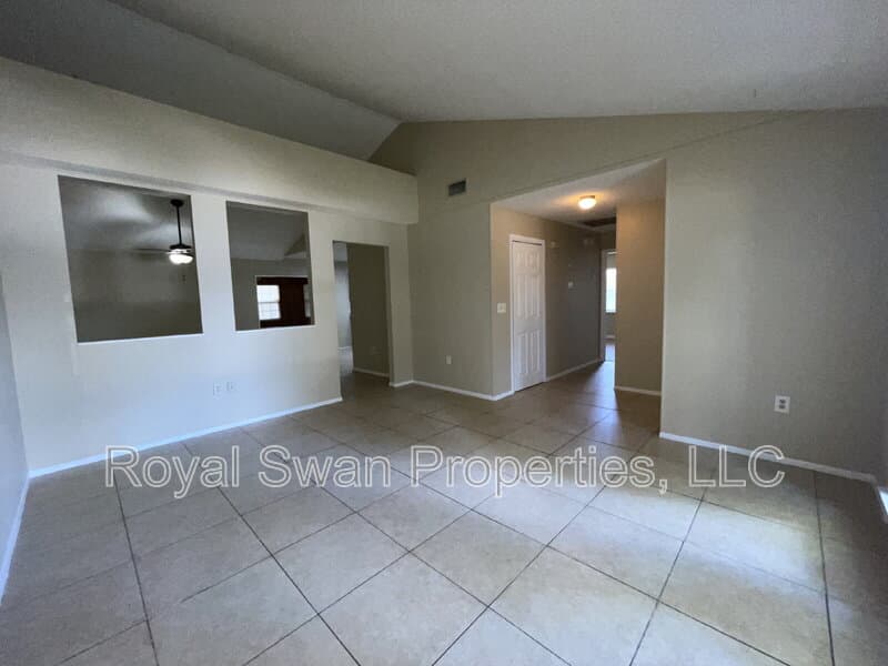 Lakeland House: 3812 Dovehollow Drive