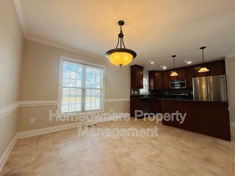 Hope Mills House: 5802 Kessinger Ct
