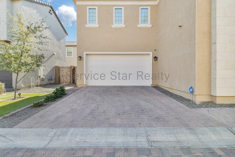 Phoenix House: 17214 N 9th Pl