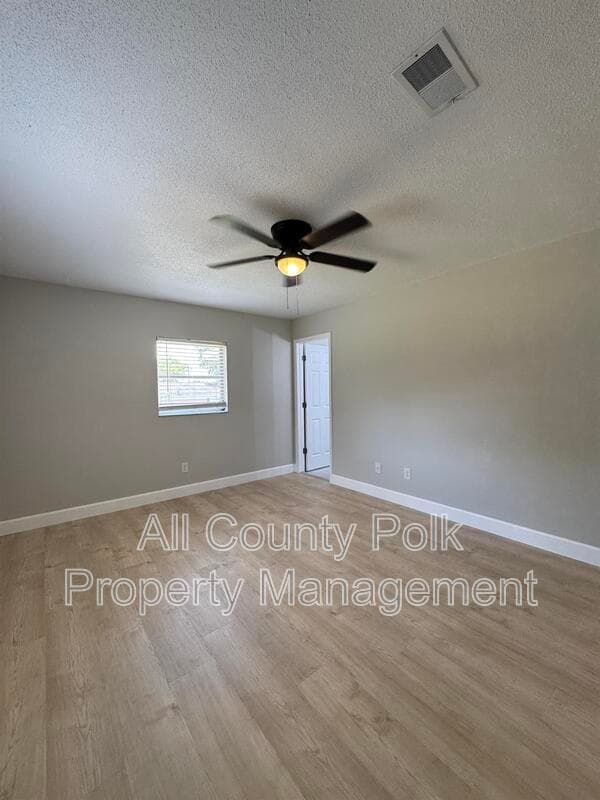 Bartow House: 2255 E Helen Cir