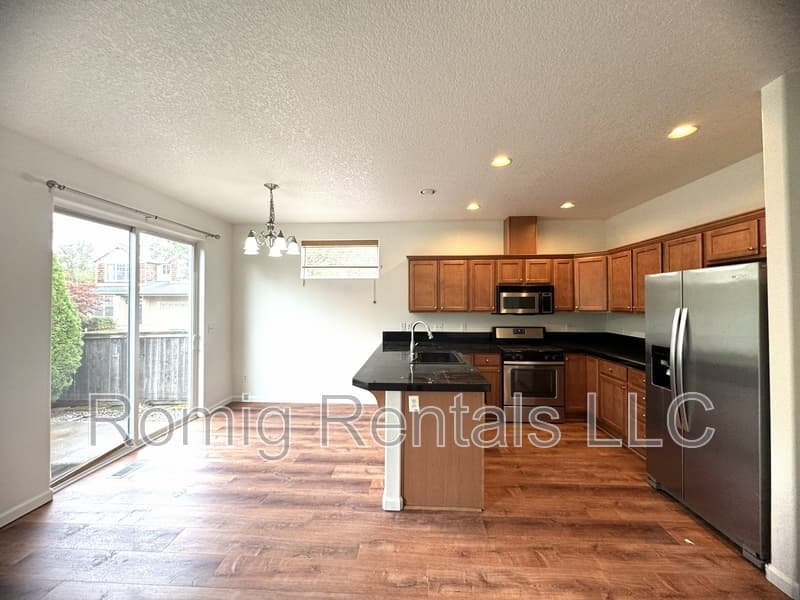 Vancouver House: 5822 Northeast 59th Circle