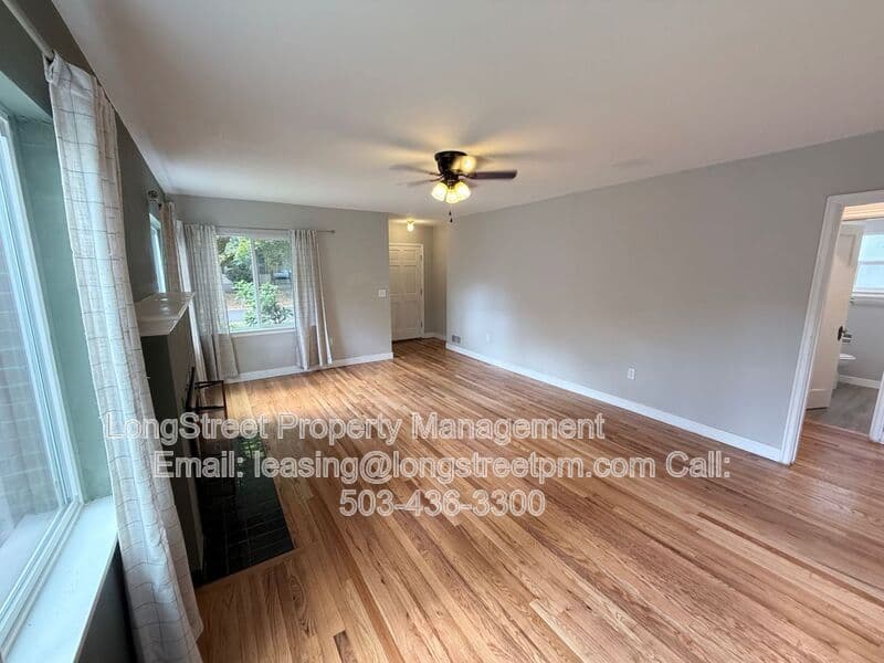 Salem House: 390 23rd St SE