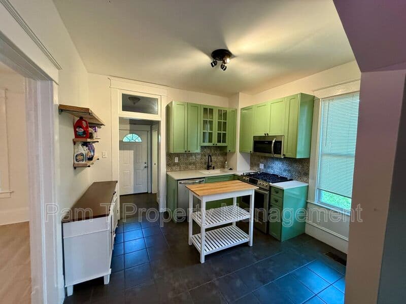 Savannah House: 611 W 44th St