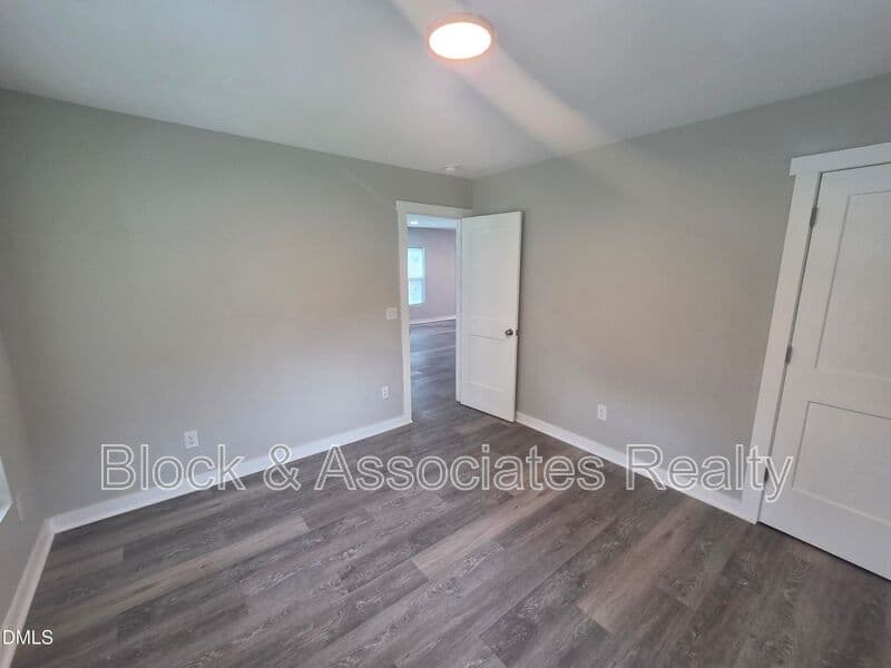 Wake Forest House: 523 E Nelson Ave