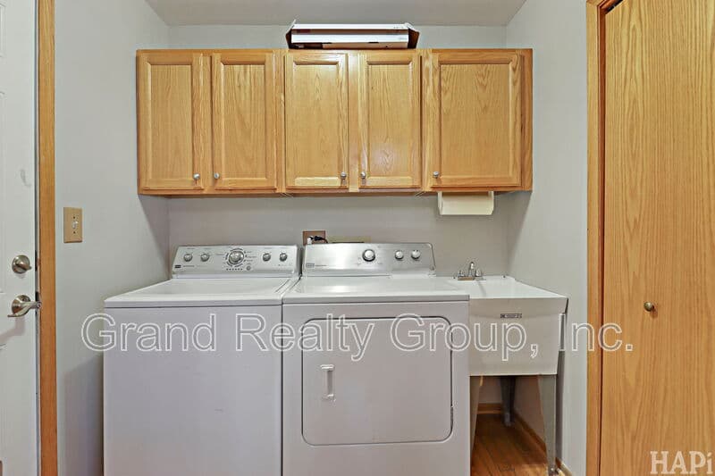 Lake Villa House: 128 Juniper Court