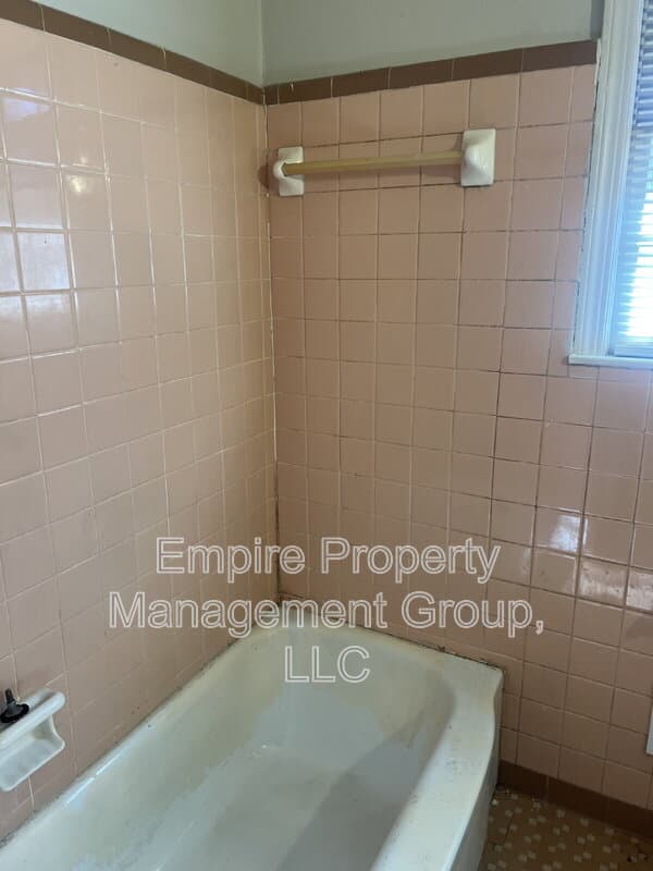 Columbia House: 59 Guernsey Drive