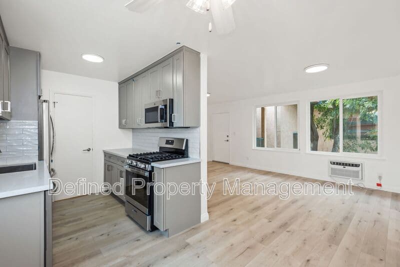 Los Angeles Condo: 1522 S. St Andrews Place