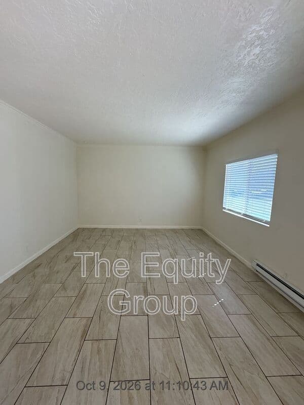 Hanford Condo: 580 South Richmond Avenue